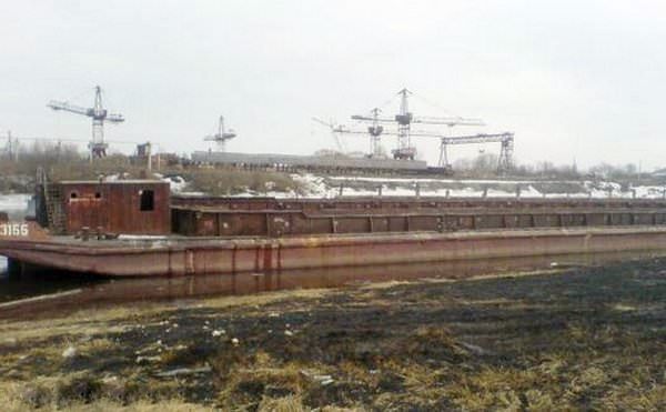 Баржи в порту Баржи в порту
