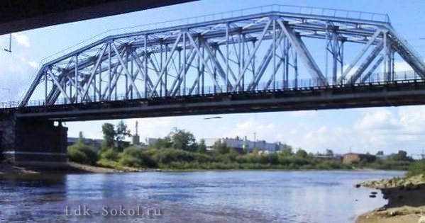 Железнодорожный мост над рекой Сухона