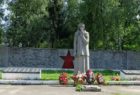 Город Сокол: Памятник «Скорбящая мать» на городском кладбище