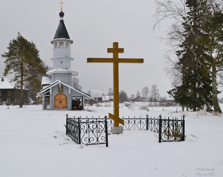Поклонный крест в деревне Слобода