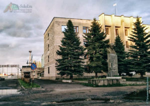 Памятник В.И. Ленину возле Сокольского ЦБК в Соколе (26 мая 2020 год)