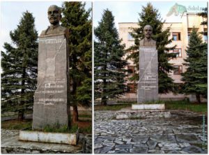 Памятник В.И. Ленину возле конторы Сокольского ЦБК