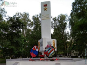 Памятник героям Советского Союза Мамонову и Орешкову