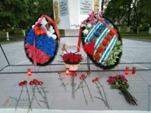 Памятник героям Советского Союза Мамонову и Орешкову