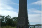 Монумент на военном кладбище острова Тьётте