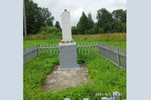 Памятник землякам погибшим в ВОВ в Большедворье