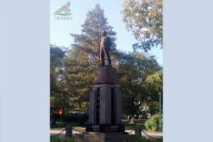 "Малый" памятник В.И. Ленину в Детском Парке