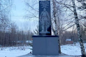 Памятник землякам, погибшим в годы ВОВ, д. Обросово